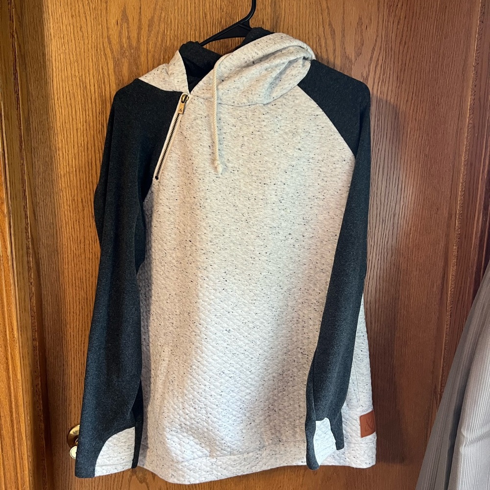 XL & Hoodie